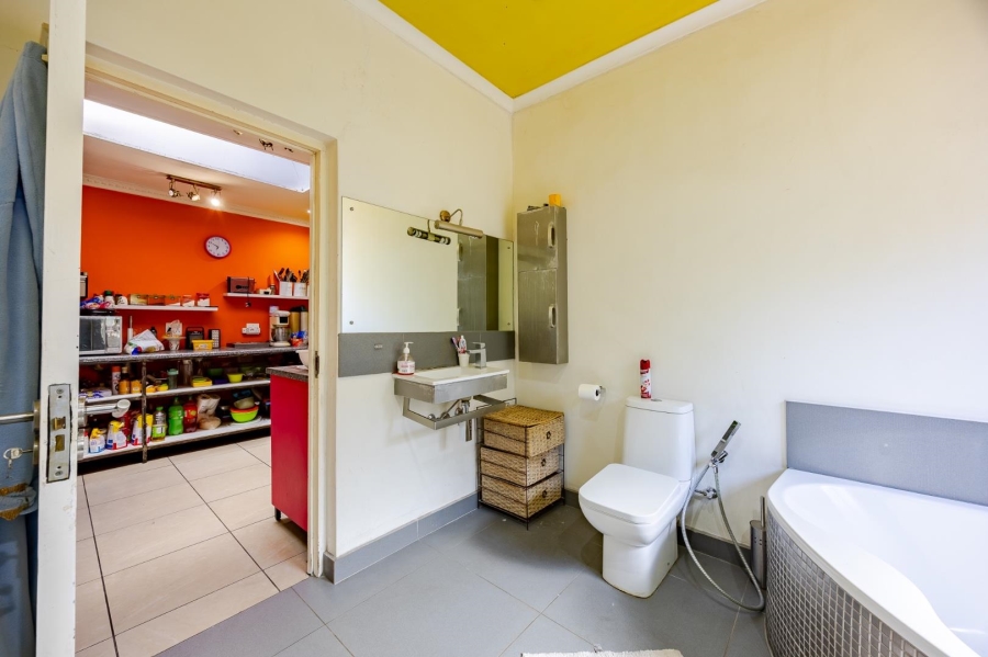 6 Bedroom Property for Sale in Woodstock Western Cape